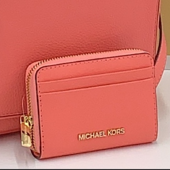 Michael Kors Handbags - Michael Kors Medium Zip Around Card Case Wallet